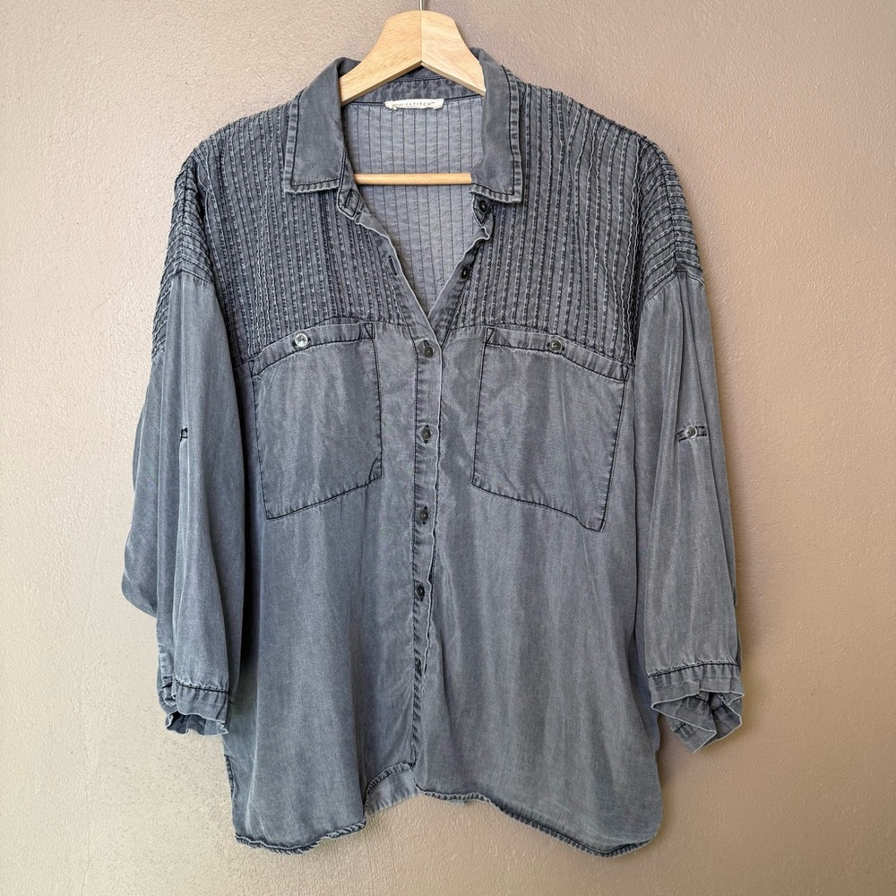Lovestich Women’s Button Down Distressed Gray Top Size XL Pin-tuck Pleating - Picture 2 of 15